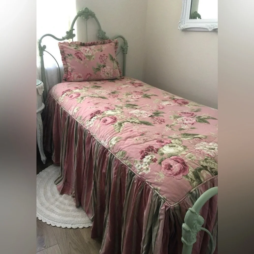 RARE / VTG Shabby Cottage Chic Chris Madden / Full Size /  Bedspread Ruffled